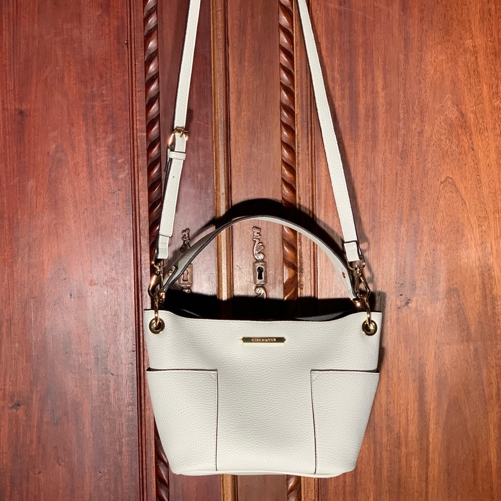 New Designer Steve Madden White Cream Pebbled Leather bag w/gold tone ha…